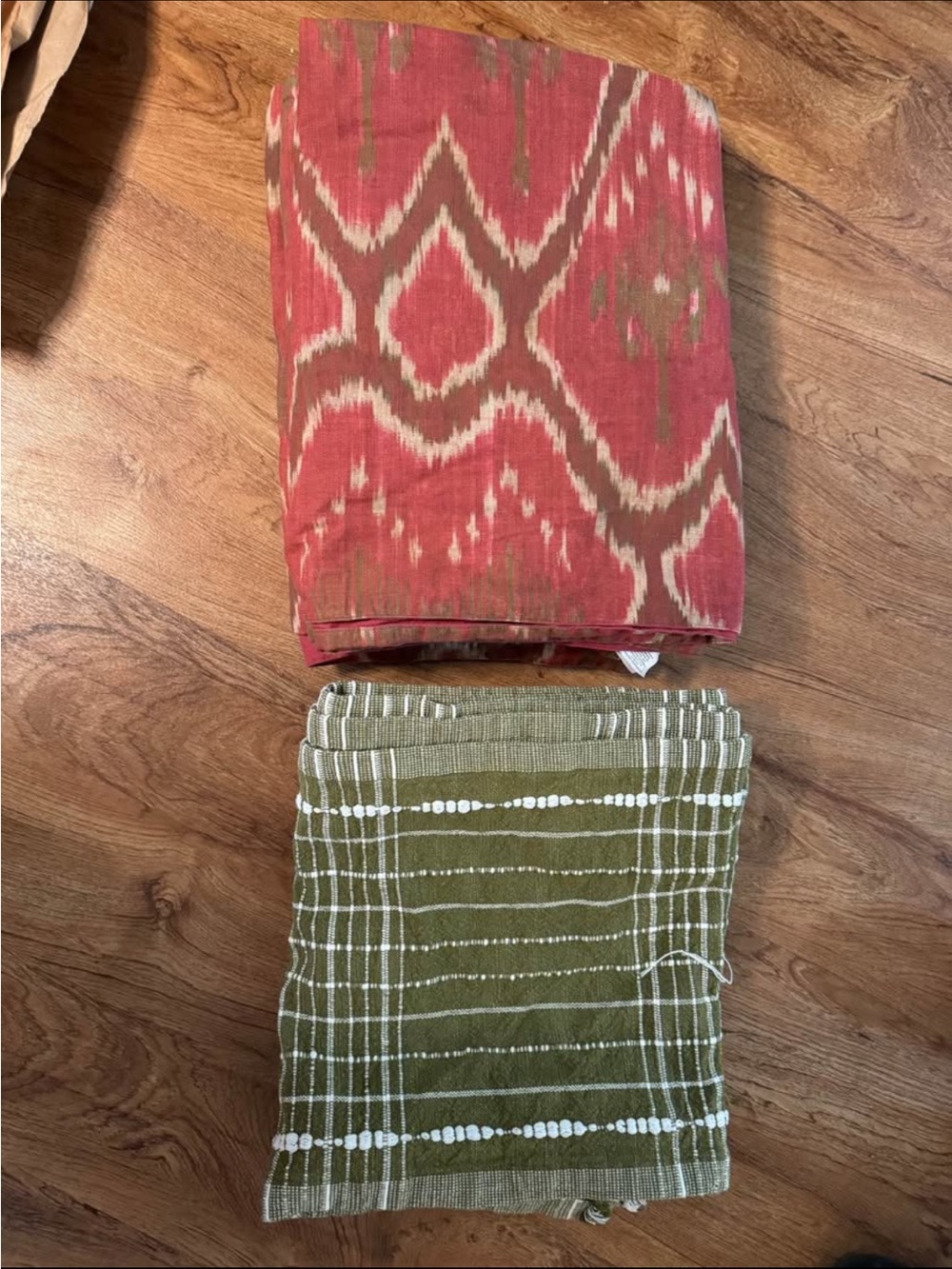 4 pcs wine colored multi colored pottery barn table runner